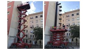 Foto de Mateco trabaja en el mantenimiento del monumento barcelonés Balanza Romana