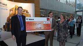 Foto de Bobcat dona un cheque de 45.000  a Unicef Blgica