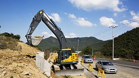 Foto de Volvo ECR305CL: gran potencia con radio de giro corto