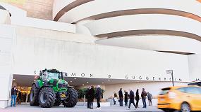 Foto de Un tractor Deutz-Fahr luce en la puerta del Guggenheim de Nueva York