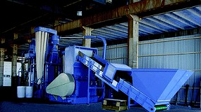 Foto de Graf confa en el molino de corte Herbold para el reciclaje de los desechos producidos de unas de sus mquinas moldeadoras