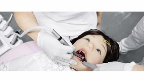 Foto de Crean un robot humanoide que simula el comportamiento de un nio en el dentista
