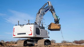 Foto de Liebherr suministra su primera excavadora con sistema de control Leica Geosystems equipado de fbrica