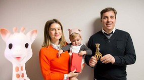 Foto de La primera beb espaola premiada como la ms bonita con Sophie la girafe 2017