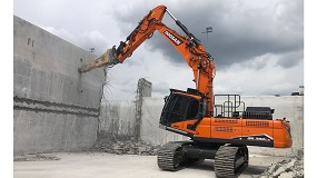 Foto de Doosan añade un tercer modelo a la gama de excavadoras de demolición