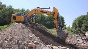 Foto de Primera excavadora sobre cadenas Liebherr R 934 G8 en Crcega para la empresa Graziani TP