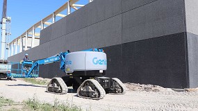 Foto de La plataforma Genie Z-62/40 TraX ayuda a Boulet Btiment a construir un almacn logstico