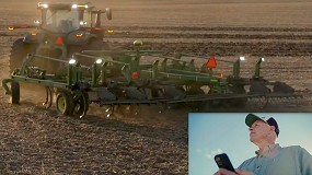 Foto de John Deere anuncia la comercialización de un tractor controlado desde el teléfono móvil