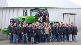 Foto de Graduados de la Universidad Estatal de Oklahoma visitan el Centro Integral de Formacin y Marketing John Deere