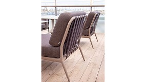 Foto de Confort y diseño en el exterior con los sillones y butacas de Möwee