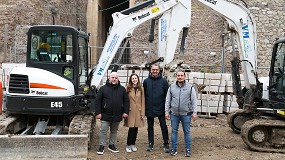 Picture of [es] Un equipo de cinco mquinas Bobcat trabajan en las excavaciones arqueolgicas del Mausoleo de Augusto