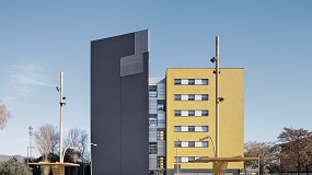 Foto de Edifícios pintados de preto sem temer a absorção de calor