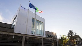 Foto de Una espectacular fachada de Himacs para la sede de LongLife Milán