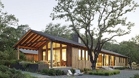 Foto de Richard Beard Architects designed the Blue Oaks Residence to enjoy the surroundings
