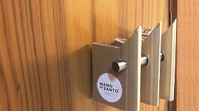 Foto de The Architecture Studio ‘Mano de Santo’ designs a DIY door handle protector to prevent contagion