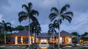 Foto de Kauhale Kai by de Reus Architects, a home of modern tropical pavilions on the Big Island of Hawaii