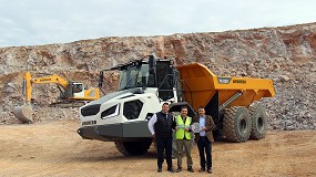 Foto de ridos Monfort adquiere el primer dmper articulado Liebherr TA 230 Litronic que aterriza en Espaa