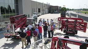 Foto de Una delegacin espaola visita la planta de Hinowa en Verona