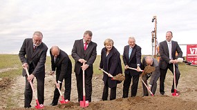 Foto de Angela Merkel inaugura las obras de la nueva planta fotovoltaica de IBC SOLAR