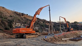 Foto de Excavadora de cadenas Doosan DX210LC para trabajos de excavacin a gran profundidad