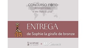 Foto de BB Grenadine entregar el tercer premio del Concurso Fotogrfico Internacional al Beb Sophie la girafe 2022