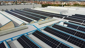 Foto de Iveco España da un paso más en su estrategia de sostenibilidad e implanta un doble proyecto fotovoltaico en sus factorías