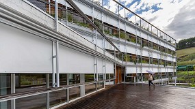 Picture of [es] Saxun instala ms de 50 Wind Screen en la fachada de Humanidades de la Universidad de Mondragn
