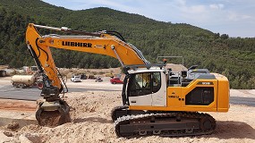 Foto de Tallers Angel Roig, distribuidor oficial Liebherr, entrega un nuevo lote de maquinaria a Semak