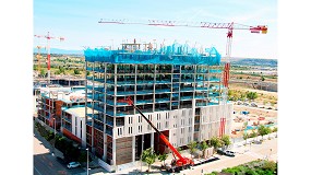 Foto de Gras Poncal trabaja con sus gras Liebherr en la construccin de un hotel y un hospital en Valdebebas, Madrid