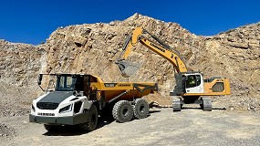 Tallers Angel Roig, distribuidor oficial Liebherr, entrega una R938 y el segundo TA230 de Espaa a empresas del grupo Sorigu en Aragn