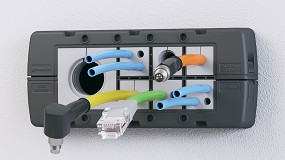 Paso de cables modular KDSI-SR instalado desde el exterior de Conta-Clip