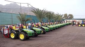 Foto de John Deere hace entrega de 24 tractores Milenio 20A a la cooperativa canaria Coagrisan