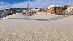 Fotografia de [es] Impermeabilizacin de una cubierta que simula una playa y se funde con el paisaje
