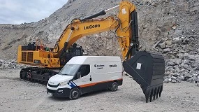 Foto de Grupo DIR entrega en Vitoria la primera excavadora LiuGong 975F que llega a Europa