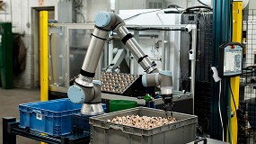 Foto de Los cobots UR30 y UR20 muestran en BIEMH 2024 el potencial de la robtica colaborativa en operaciones de mquina-herramienta