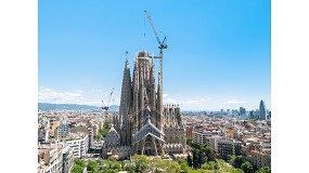 Foto de Las gras Liebherr 710 HC-L y 125 HC-L trabajan en la fase final del proyecto de construccin de la Sagrada Familia