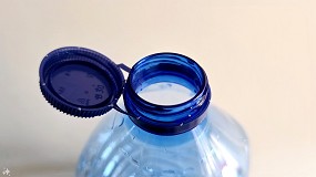 Foto de Entra en vigor la obligatoriedad europea de que los tapones de bebidas estn adheridos a las botellas