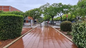 Foto de Desarrollan un pavimento cerámico permeable capaz de drenar hasta 10.000 litros por metro cuadrado de agua de lluvia