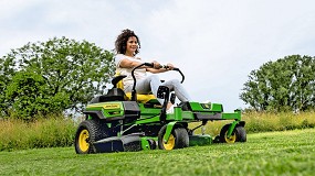 Foto de John Deere presenta un cortacsped elctrico con radio de giro cero