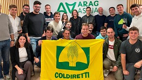 Foto de Agricultores italianos visitan frutales y olivares riojanos