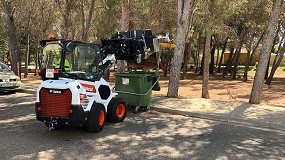 Foto de Cargadora articulada Bobcat L28, mecanizando el trabajo manual