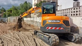 Foto de Miniexcavadora Develon, potencia en tamao compacto