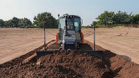 Foto de Leica Geosystems y Develon amplan las opciones de control de maquinaria 3D para los dozer DD100 y DD130