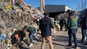 Foto de La Guardia Civil desarticula una red delictiva internacional dedicada al trfico ilcito de residuos urbanos procedentes de Italia