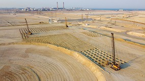 Foto de Compactacin dinmica del suelo con equipos Bauer en el desierto de Kuwait