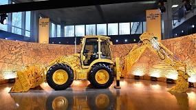 Foto de JCB celebra la salida al mercado de su retrocargadora nmero un milln