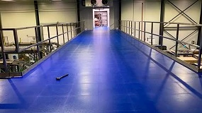 Foto de Supreme Floors muestra en Advanced Factories 2025 su loseta de PVC de uso industrial Moduflix
