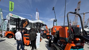 Ausa ampla su gama con una carretilla todoterreno elctrica y un nuevo dmper reversible