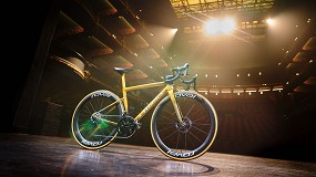 Foto de Specialized rinde homenaje a Remco Evenepoel con una S-Works SL8 dorada