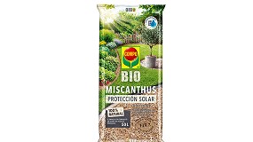 Foto de El recubrimiento Compo Bio Miscanthus protege el suelo y las plantas de la desecacin.